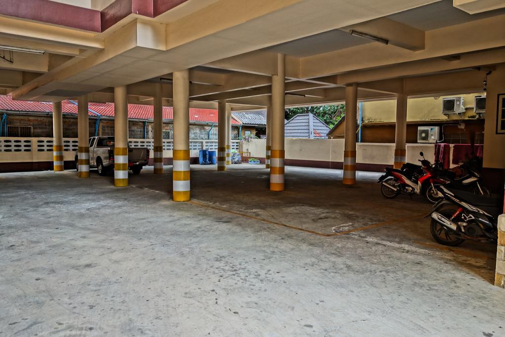 Lek Jomtien Hotel Buitenkant foto